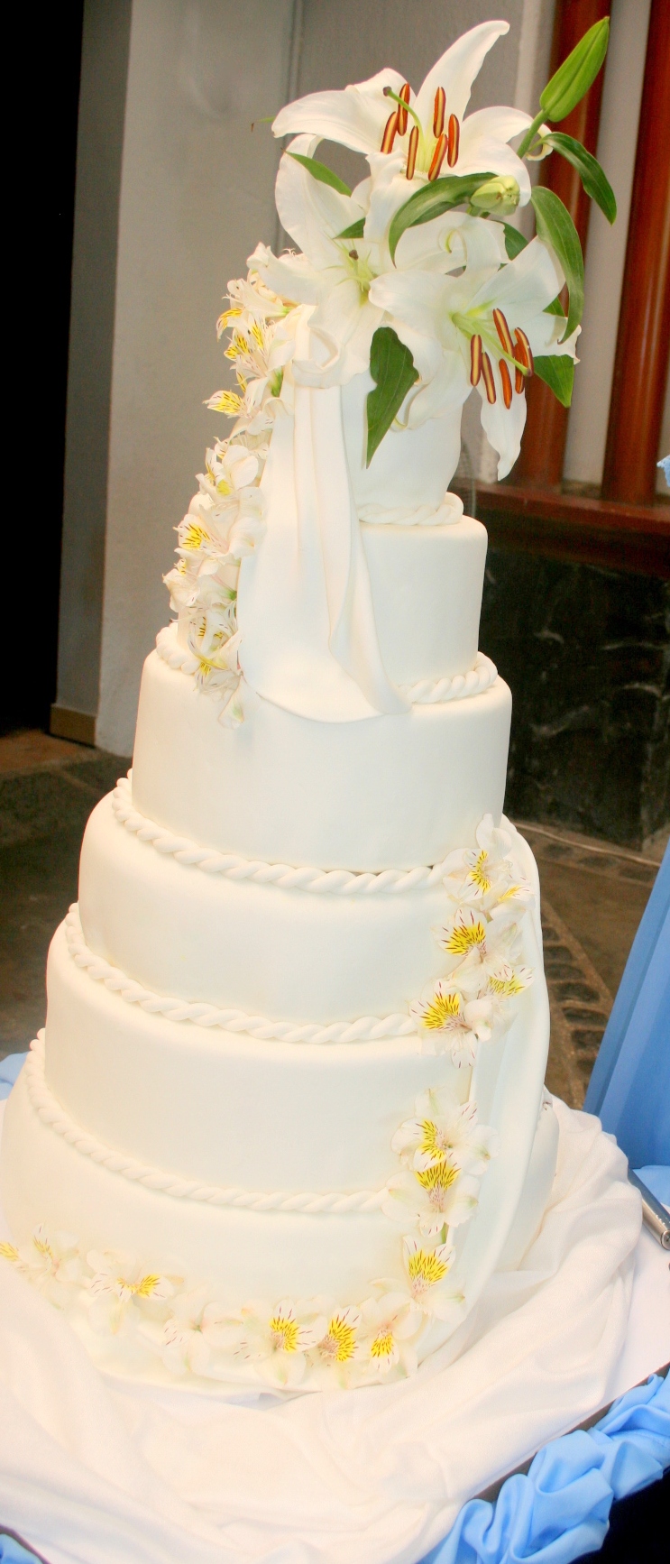 Cheap Wedding Cake Ideas - Wedding and Bridal Inspiration